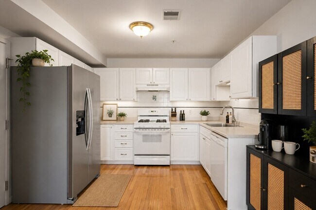 Building Photo - 58 Almont St
