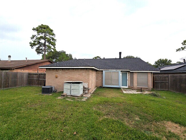 Building Photo - 10906 Maple Rock Dr