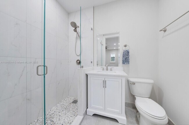 Building Photo - 8545 Watercrest Cir E
