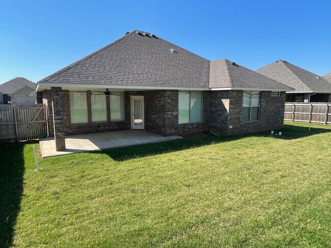 Building Photo - Beautiful 4 Bed, 3 Bath Home In St. James ...