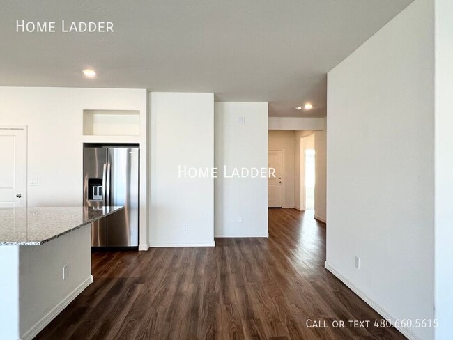 Building Photo - 1652 W Aztec Dr