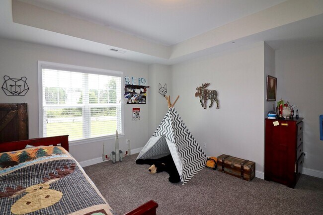 Building Photo - "Spacious 4-Bedroom Gem with 3.5 Baths and...