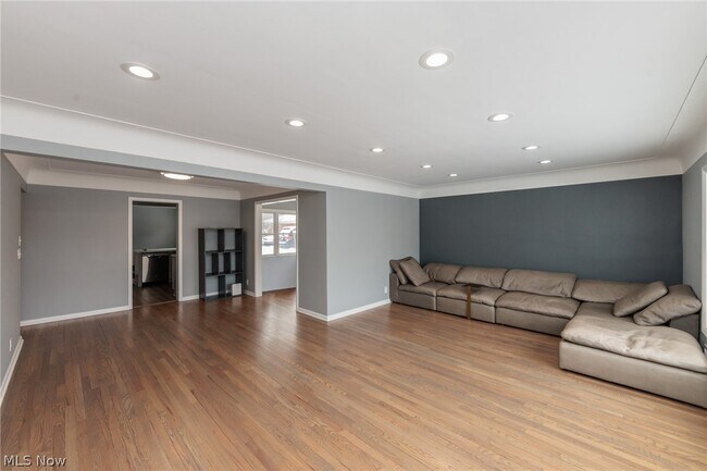 Building Photo - 2539 Warrensville Center Rd