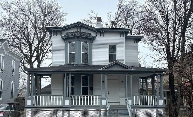 Building Photo - 64 Thompson St