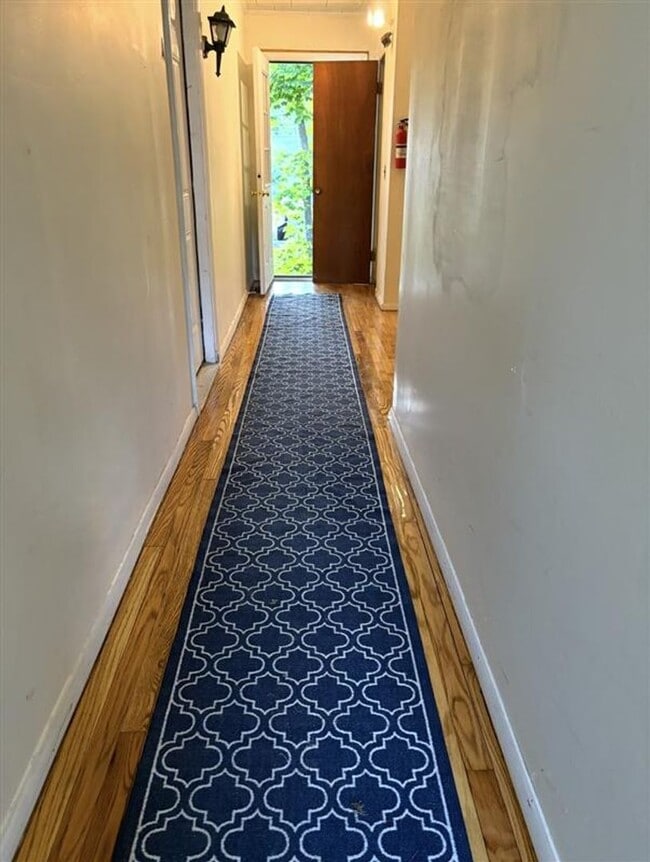 Building Photo - 207 Main St