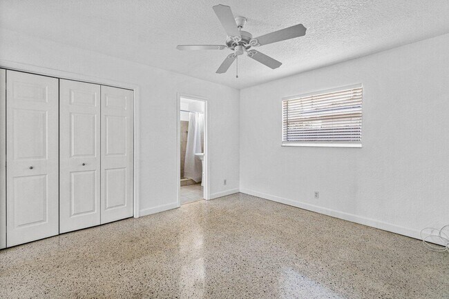 Building Photo - 751 Hummingbird Way