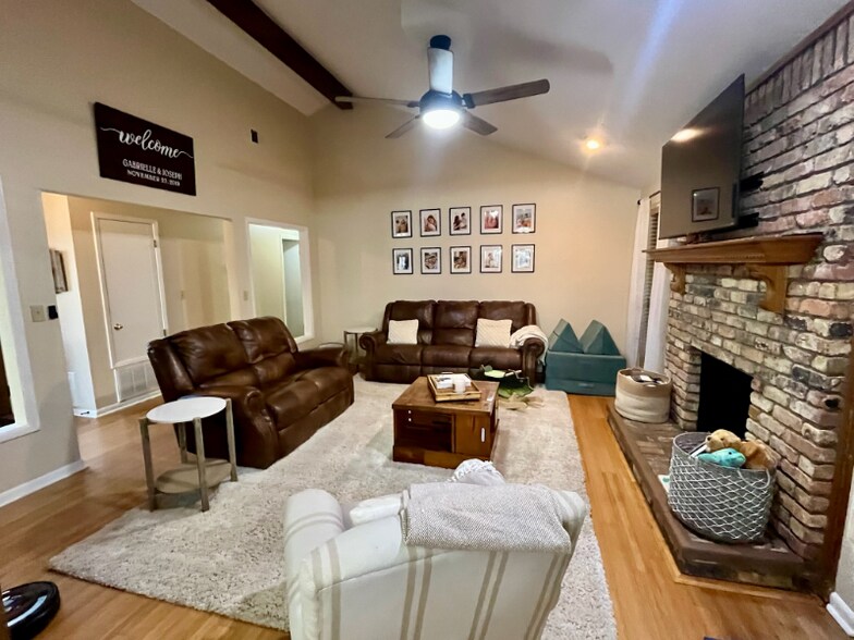 Building Photo - 413 Andros Way