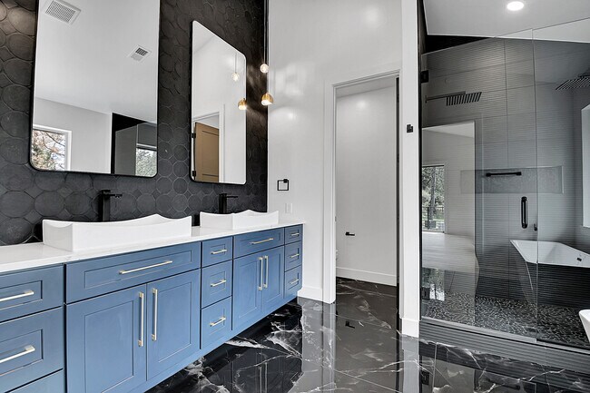 Building Photo - 28229 Juniper Dr