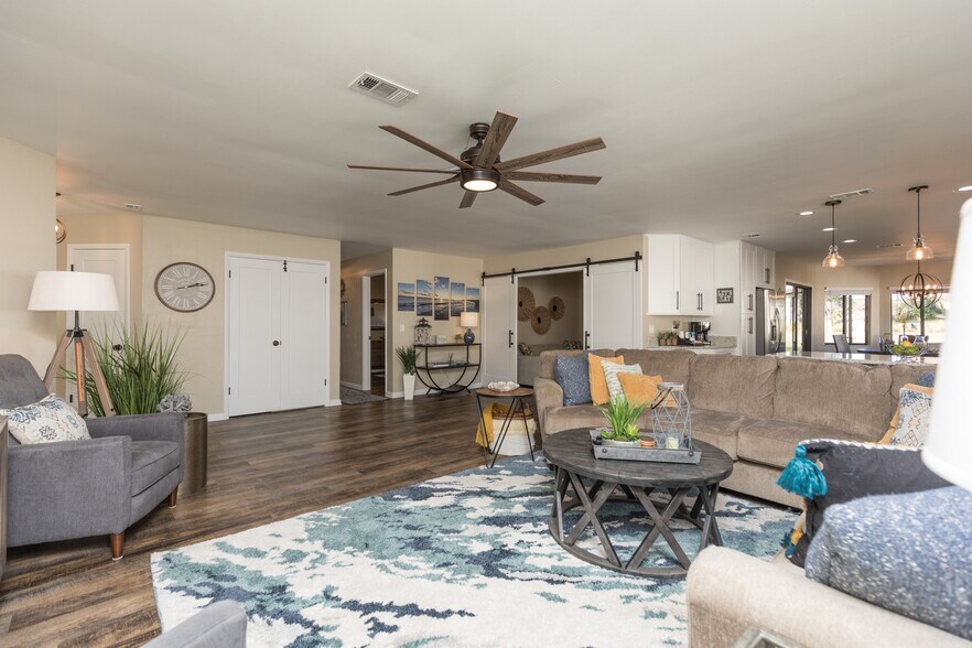 LARGE GREAT ROOM - 50 Westfield Ln