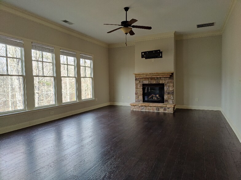 Building Photo - 1650 Bramble Bush Way