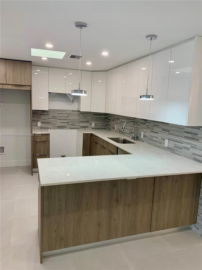 Building Photo - 8230 SW 81st Ct