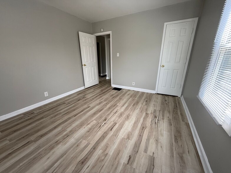 Building Photo - 1521 N Kealing Ave