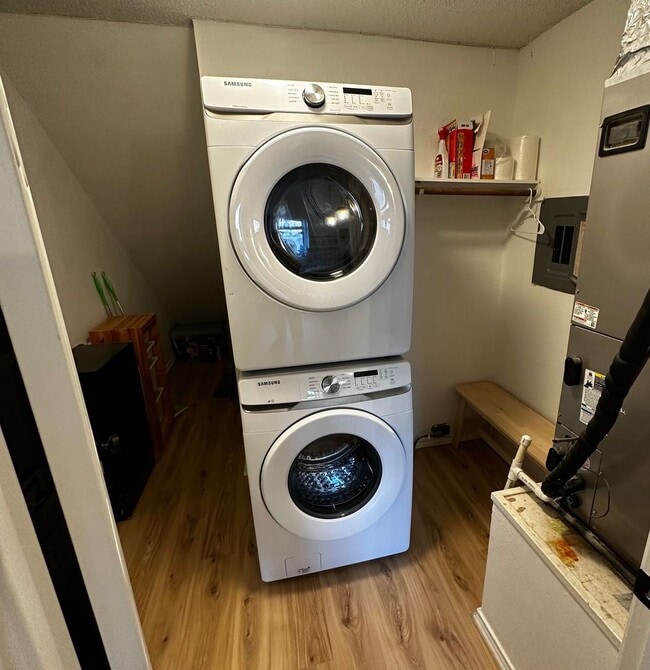 Building Photo - Beautifully Remodeled 2-Bed, 2.5-Bath Condo Blocks from Baylor Campus!