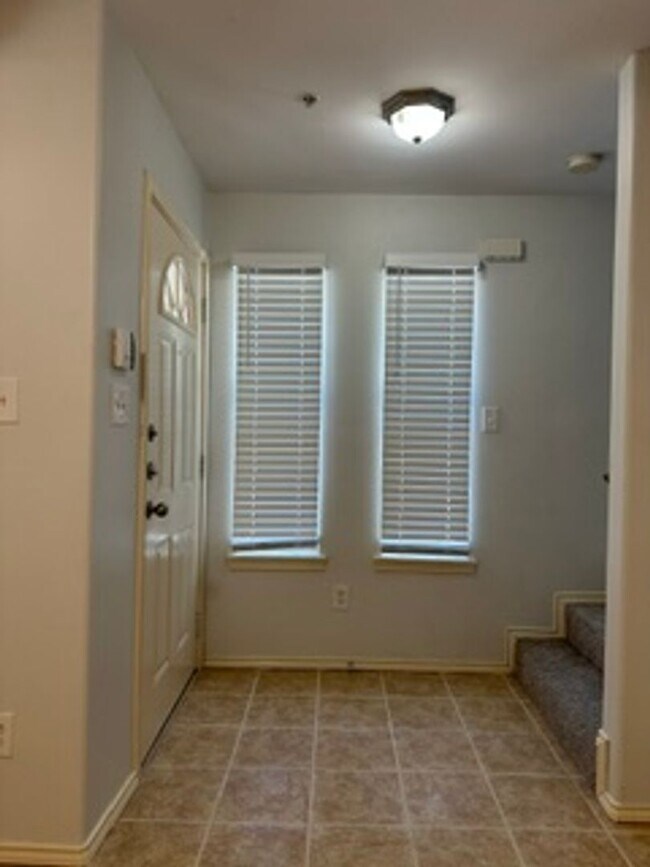 Building Photo - 102 S 48th Ln