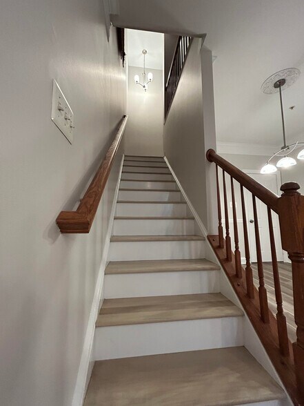 Building Photo - 640 Orchard Ridge Dr
