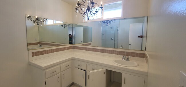 Building Photo - 623 N Juanita Ave