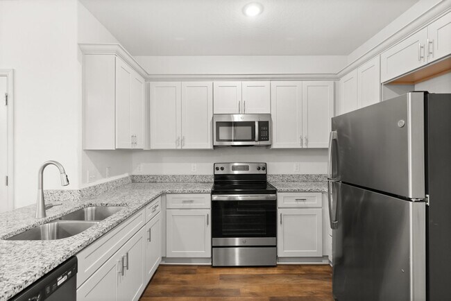 Building Photo - 7620 Magnolia Village
