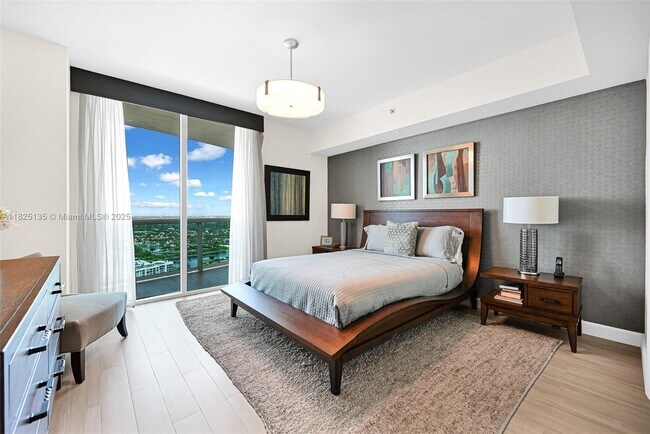Building Photo - 2711 S Ocean Dr