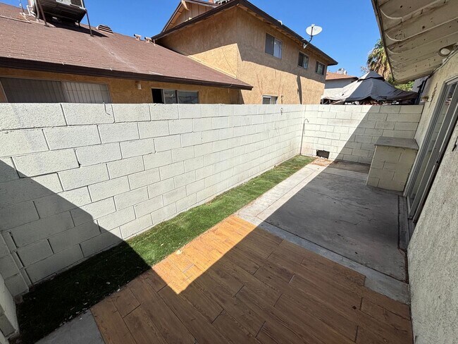 Building Photo - 2744 Karen Ave