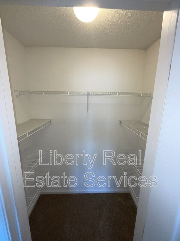 Building Photo - 215 Bridgemont Way