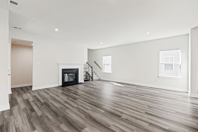 Building Photo - Beautiful 5 Bedroom Home with Attached In-...