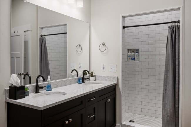 Building Photo - 124 Strawberry Alley