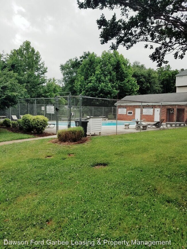 Building Photo - 3 br, 1.5 bath House - 424 West Cadbury Drive