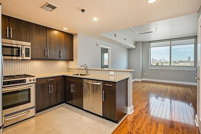 Building Photo - 800 Jackson St