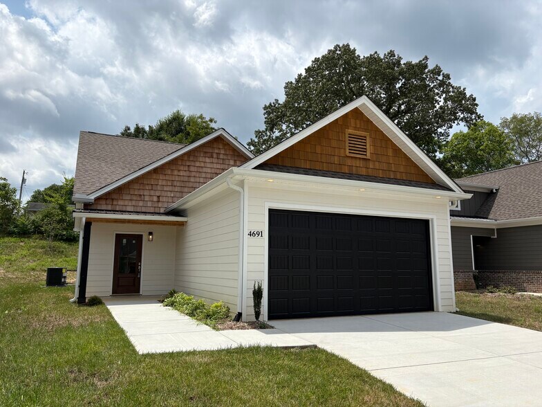 Building Photo - 4691 Heiskell Dr