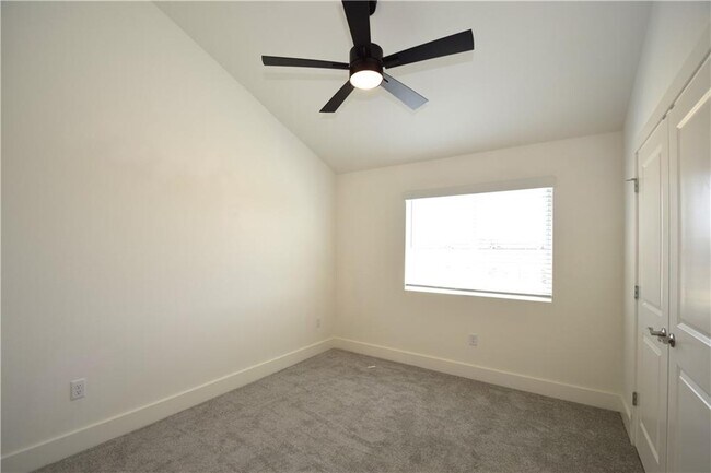 Building Photo - 460 Azurite Rd