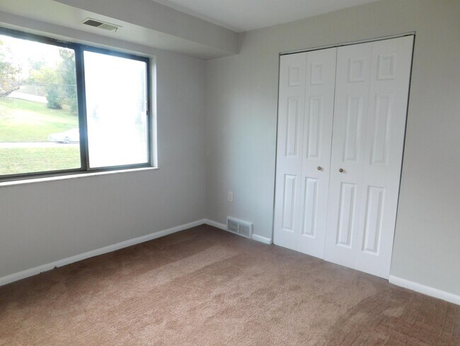 Building Photo - 6160 LIBRARY ROADAPT 42