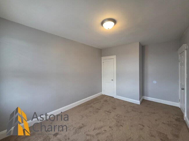 Building Photo - 3016 Pelham Ave