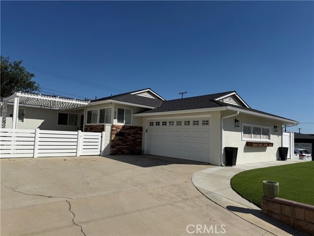 Building Photo - 650 Juanita St