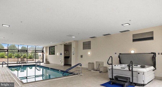 Building Photo - 1100 Lovering Ave