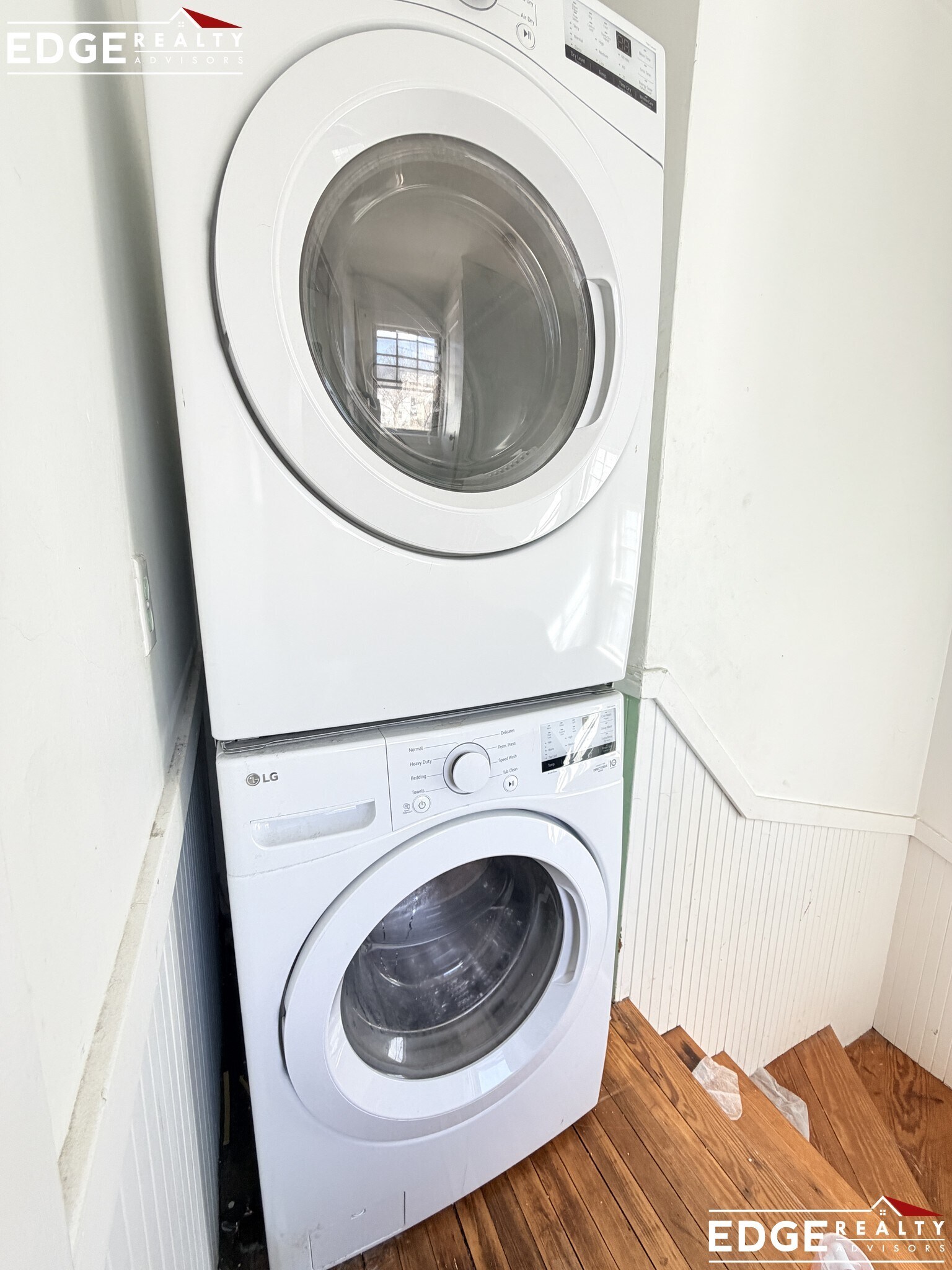 Building Photo - 66 Hunnewell Ave