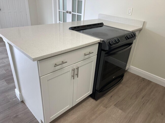 Building Photo - 645 Executive Center Dr