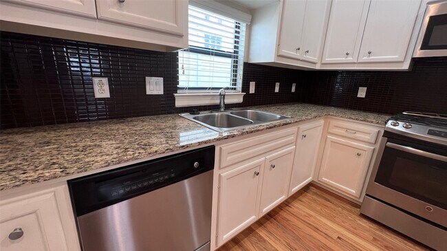 Building Photo - 2710 Hullsmith Dr