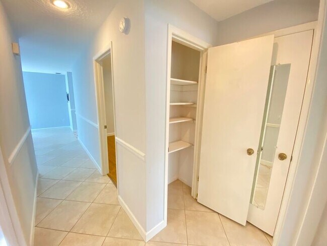 Building Photo - 104 Hatfield Ct