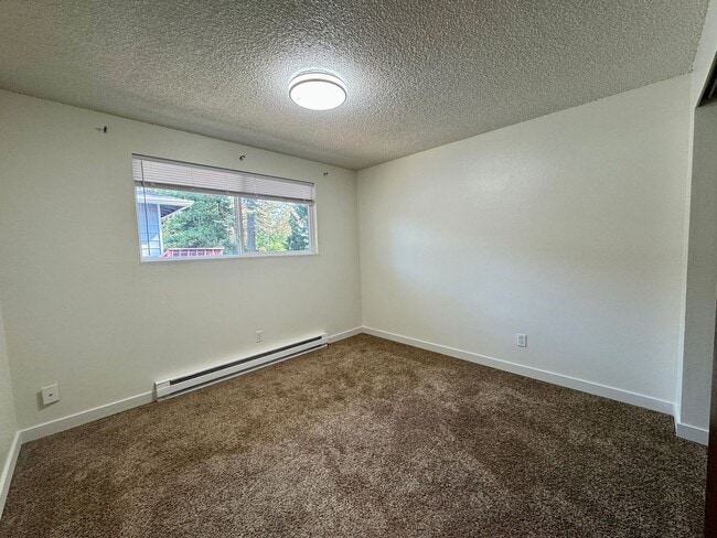 Building Photo - Move-In Ready 2-Bedroom 1 Bathroom Apartme...