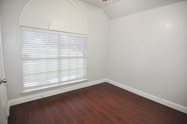 Building Photo - Lovely 3-bed, 2-bath home in North Fort Wo...