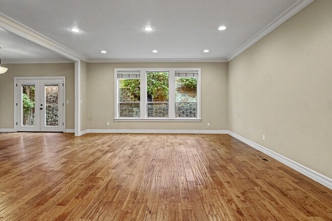 Building Photo - 4 bed, 2.5 bath Two-Story Home in West Salem