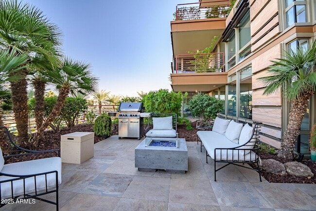 Building Photo - 7167 E Rancho Vista Dr