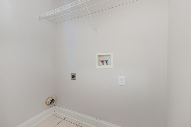 Building Photo - 2BR Condo in Cornelius