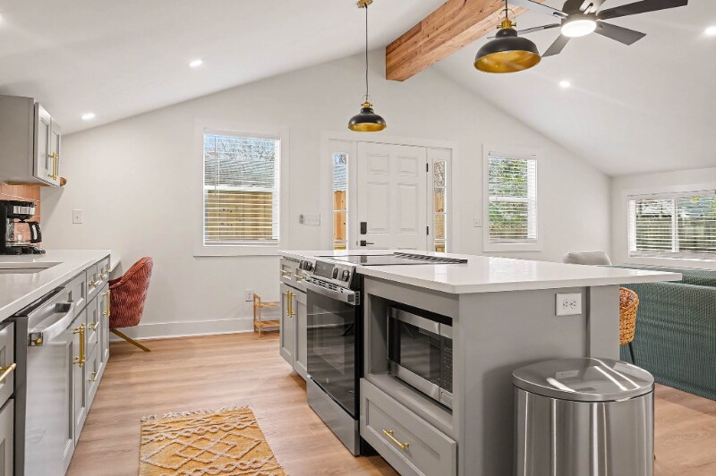 Building Photo - 625 Semaht St