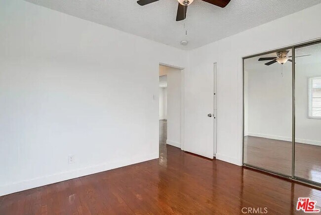 Building Photo - 869 Glenway Dr