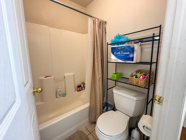 Building Photo - 1080 E 450 N