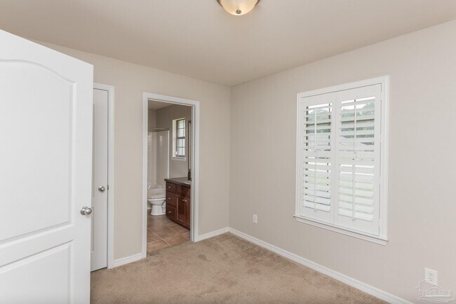 Building Photo - 8770 Kennedy Dr