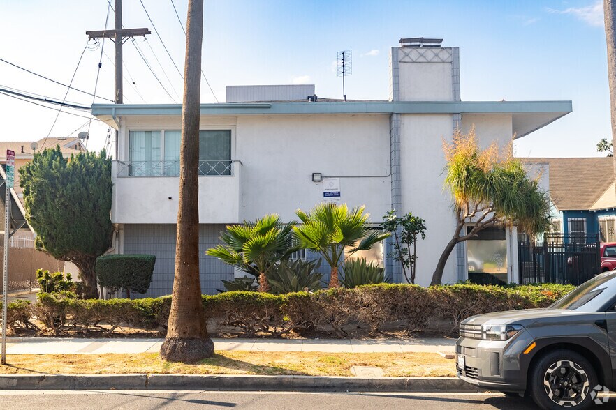 Building Photo - 912 E. La Palma Dr.