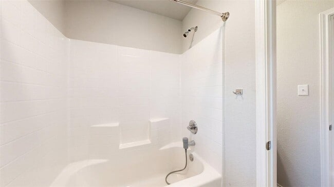 Building Photo - 803 Meadow Brook Dr