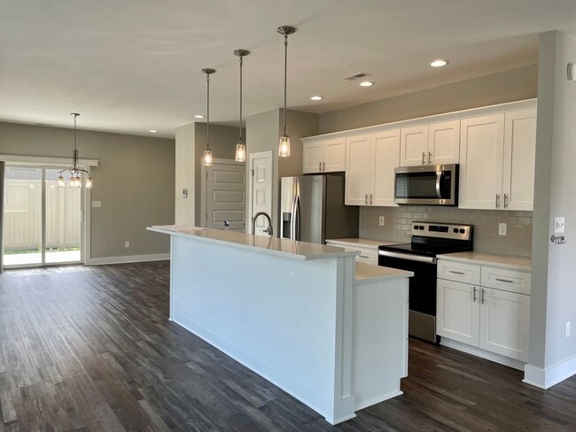 Building Photo - Luxury End Unit Townhouse in Campbell County